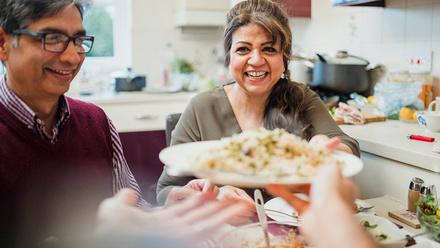 Family_eating.jpg 1