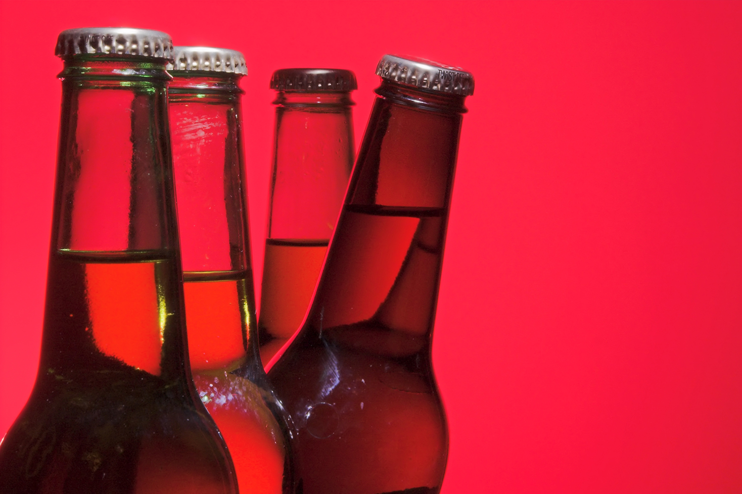 Bia ít cồn và không cồn được quảng cáo như là sự lựa chọn tốt cho sức khỏe. Liệu điều đó có đúng? Đến với British Dietetic để khám phá sự thật về các loại bia này. Bạn sẽ không chỉ biết được lượng cồn trong từng loại bia mà còn cả những lợi ích và tác hại của chúng đối với sức khỏe của bạn.
